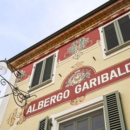 Albergo Ristorante Garibaldi Cisterna dʼAsti Buitenkant foto