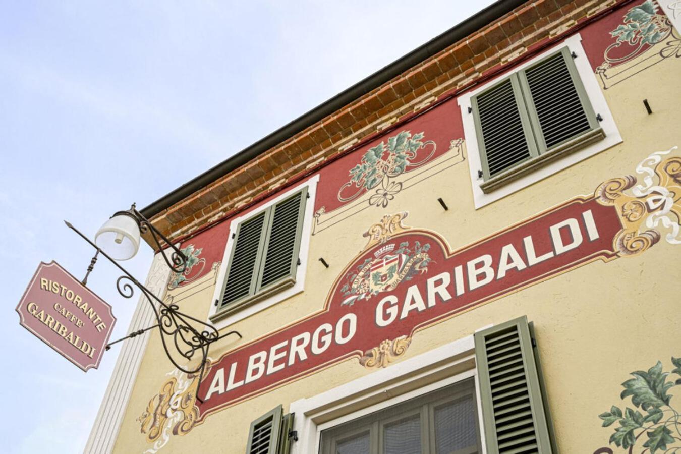 Albergo Ristorante Garibaldi Cisterna dʼAsti Buitenkant foto