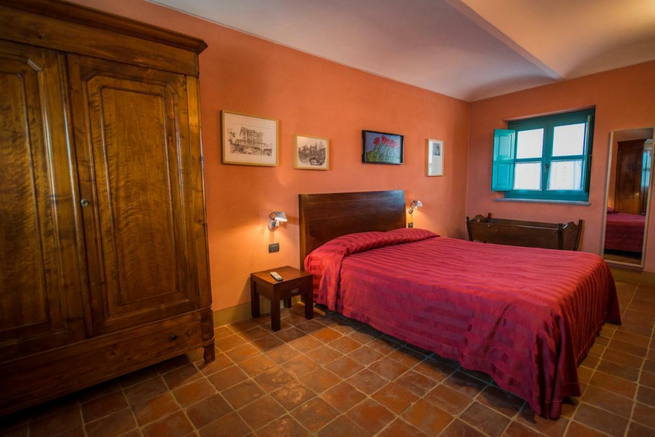Albergo Ristorante Garibaldi Cisterna dʼAsti Buitenkant foto